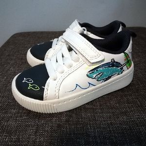 Carter's size 5 Velcro shark sneakers